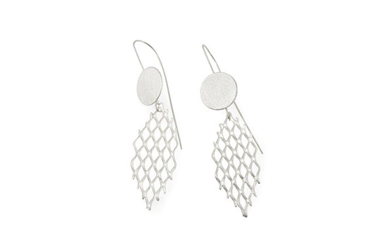 sea mesh earrings by janine combes 